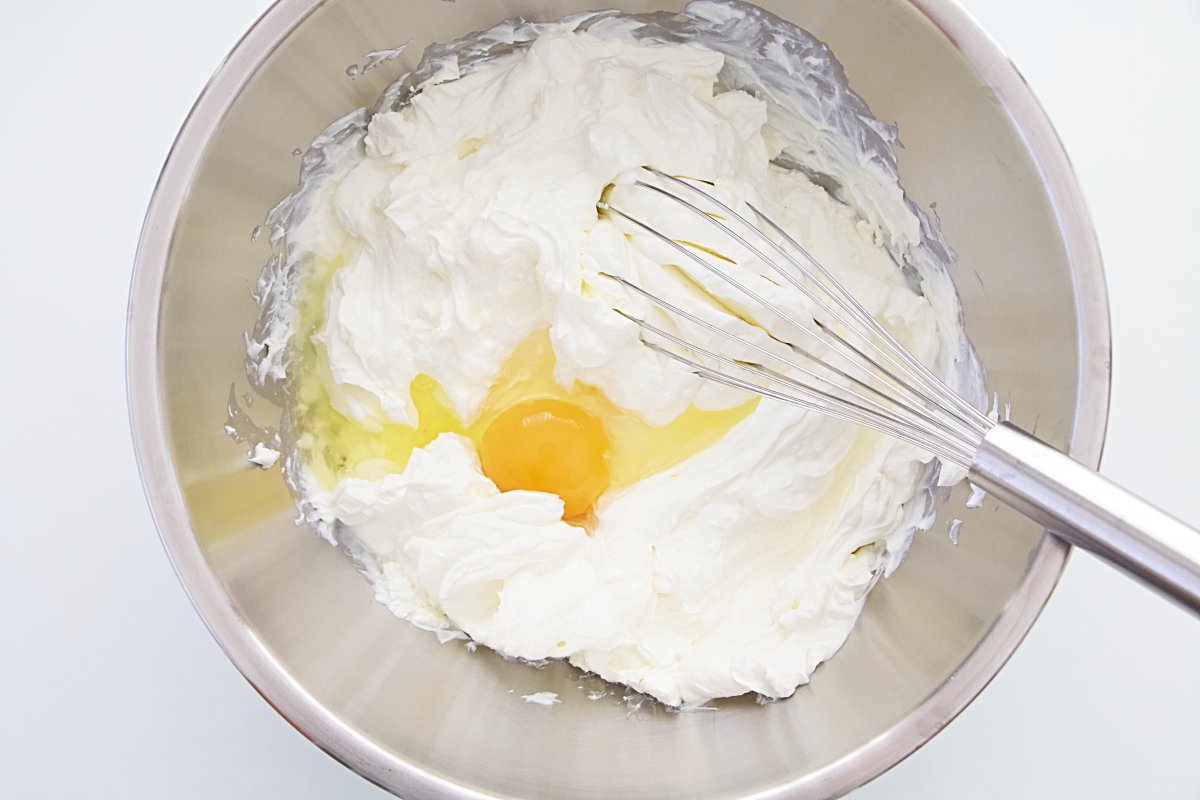 Añadir los huevos de uno en uno
