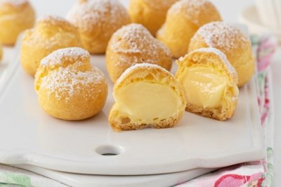 Profiteroles de crema